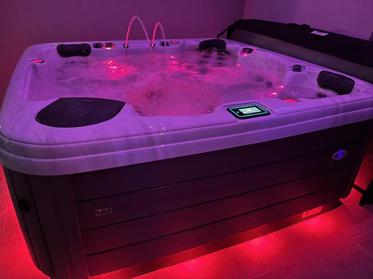 La Suite De Charme Du Mas De La Fontaine De Jonquier Avec Spa Privatif Séguret 외부 사진